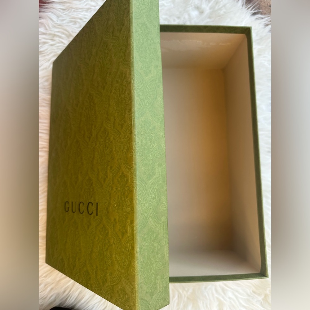 Gucci Authentic Gift Box Color Green . View 4